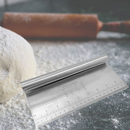 Raspador de massas em inox com régua 22 cm. Foto 2 do produto.