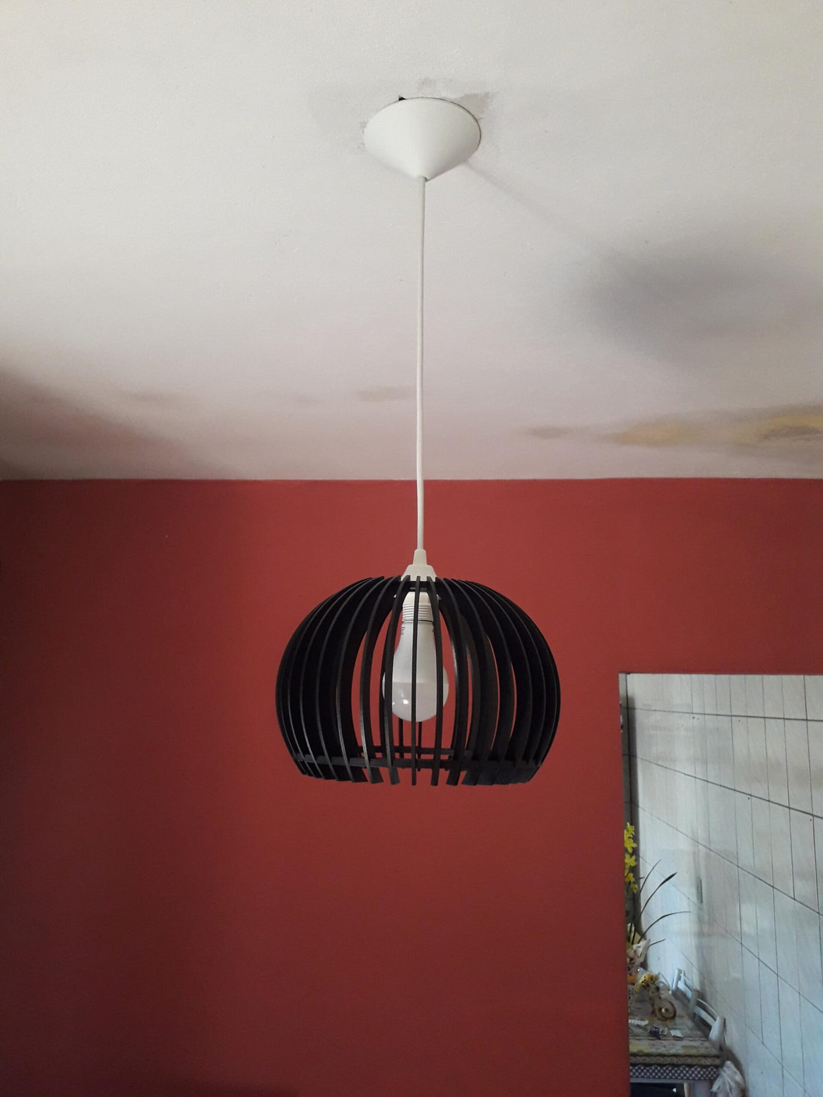 Luminária pendente Esfera em MDF, Cor: Preto. Foto 3 do produto.