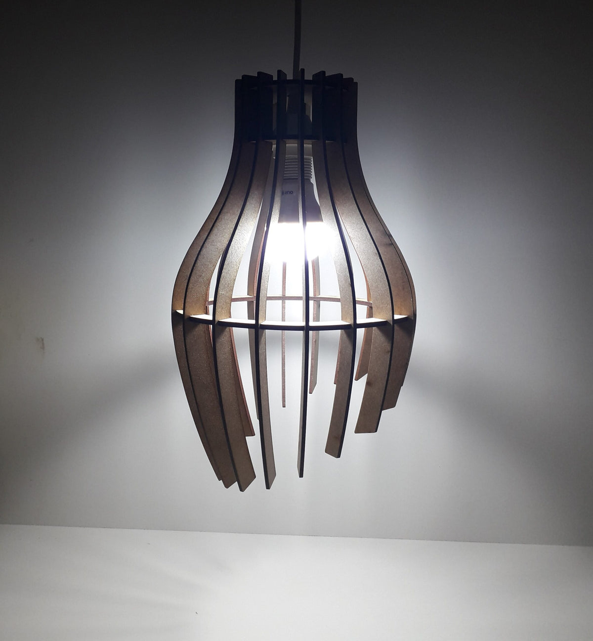 Luminária pendente Garra em MDF, Cor: Preto. Foto 3 do produto.