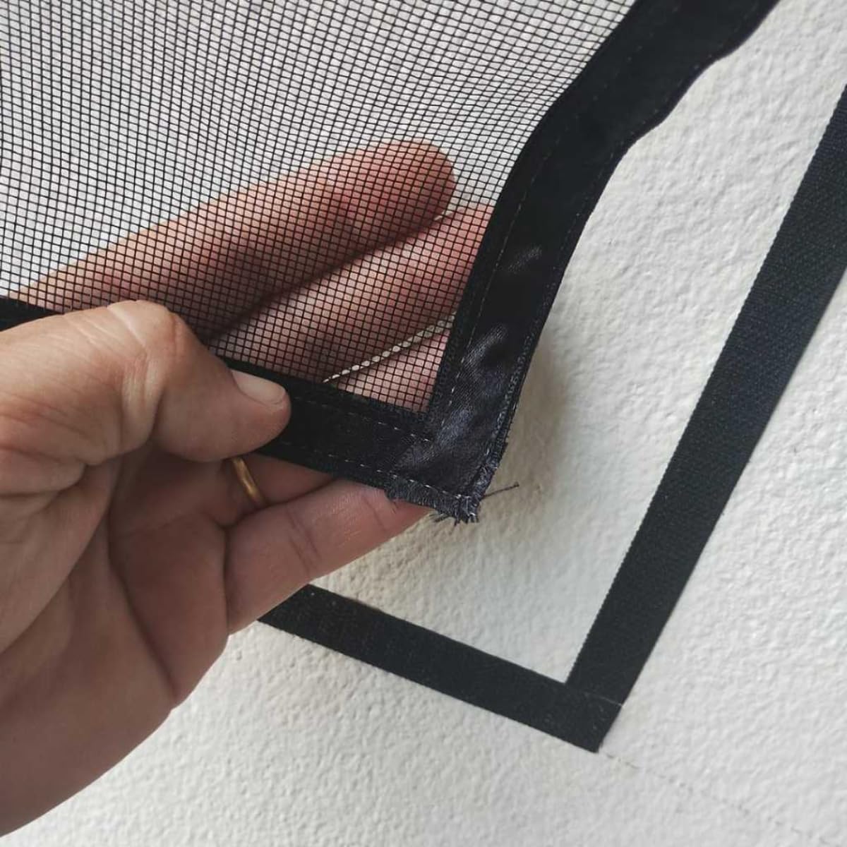 Tela Mosquiteira LLEV Preta em Fibra de Vidro com Velcro 1,50 x 1,00 m