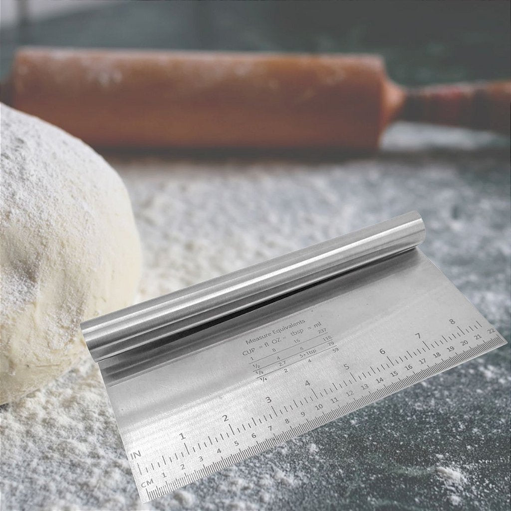 Raspador de massas em inox com régua 22 cm. Foto 2 do produto.