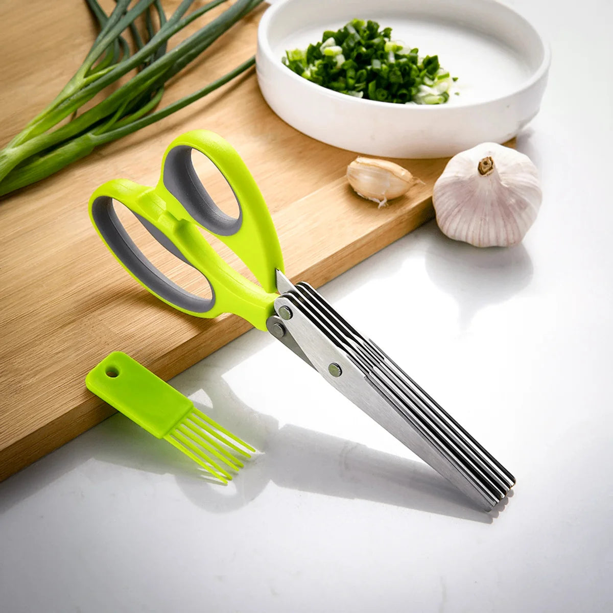 Tesoura de cozinha de inox com 5 lâminas. Foto 2 do produto.