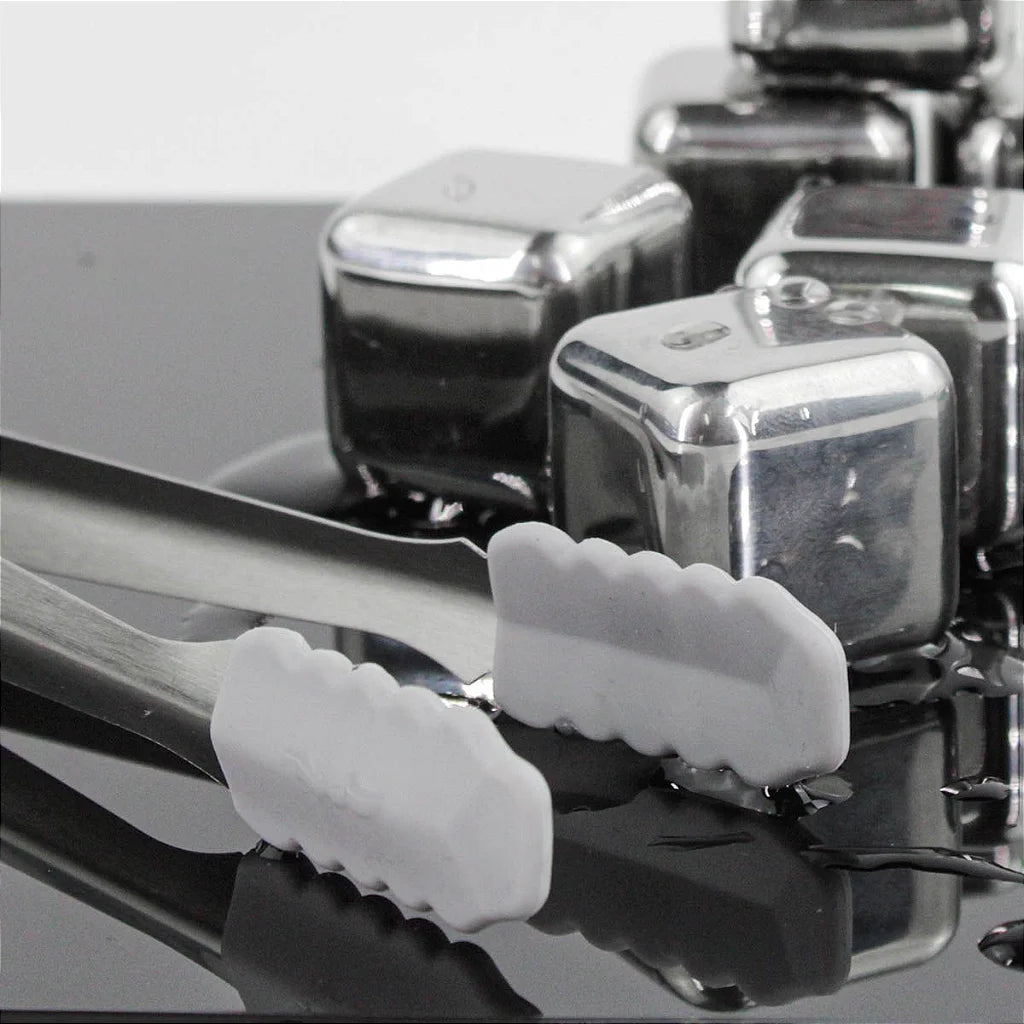 Cubos de aço inox para bebidas com pegador, kit de 8. Foto 3 do produto.