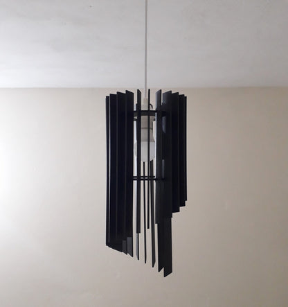 Luminária pendente Mística em MDF, Cor: Preto. Foto 3 do produto.