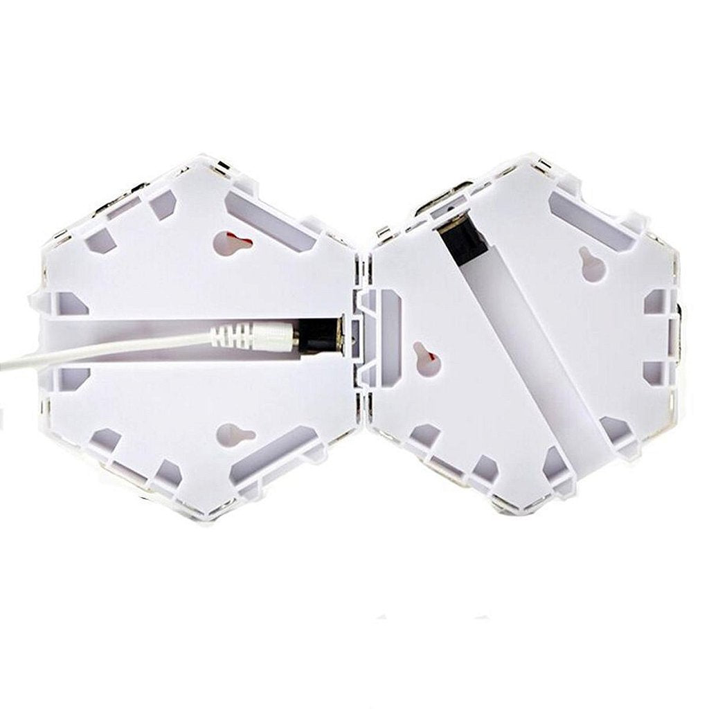 Luminária LED hexagonal modular com acionamento por toque. Foto 4 do produto.