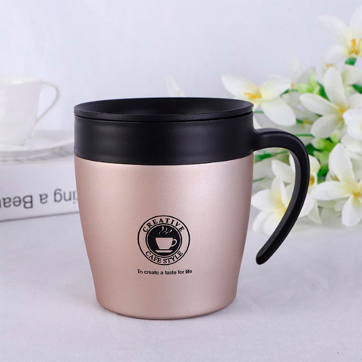 Caneca térmica de aço inox 350 ml com tampa e colher, rosa. Foto 2 do produto.