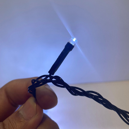 Cordão de 100 LEDs em formato de gota, 10 m, fio preto, branco frio. Foto 2 do produto.