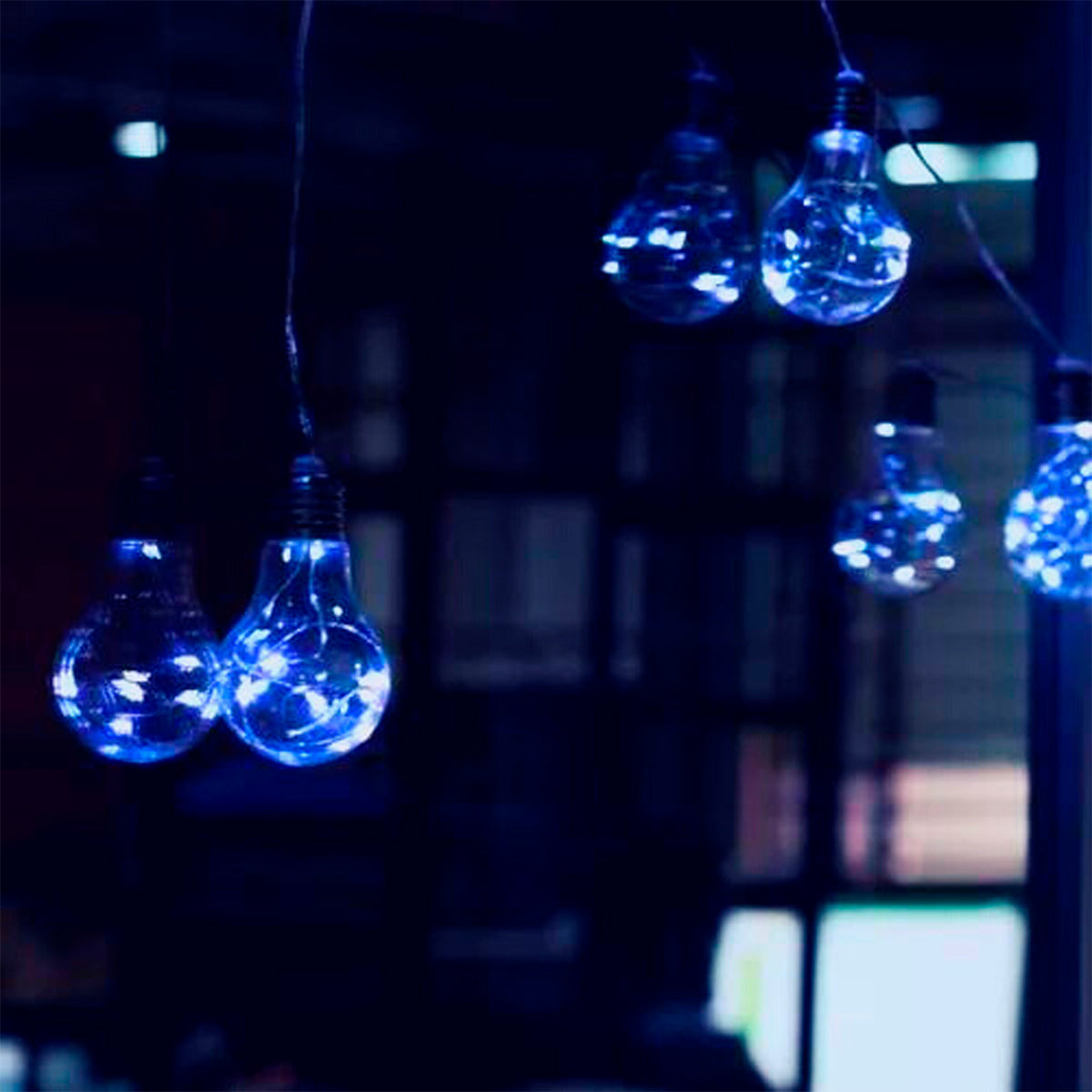 Fio de fada com 10 LEDs, USB e pilhas, Cor: Azul. Foto 1 do produto.