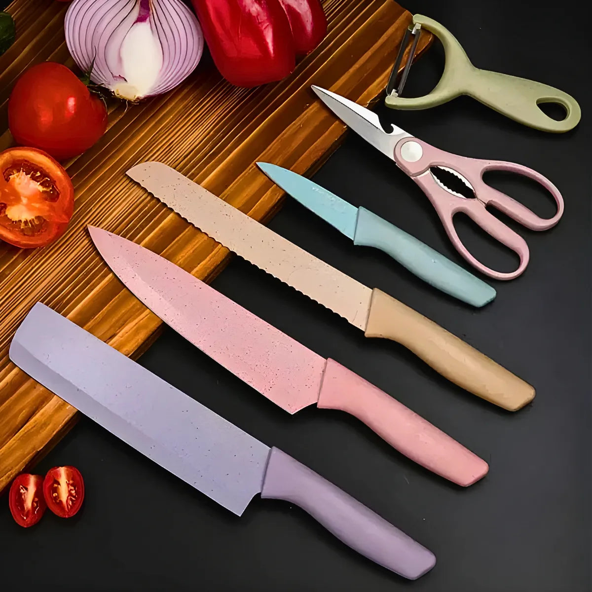 Conjunto de facas de aço inox com 6 peças coloridas. Foto 3 do produto.