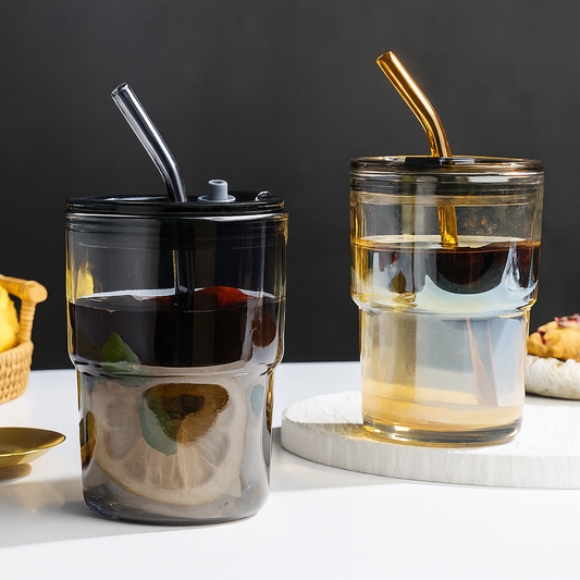 Copo de vidro 450 ml com canudo e tampa, Cor: Dourado. Foto 2 do produto.