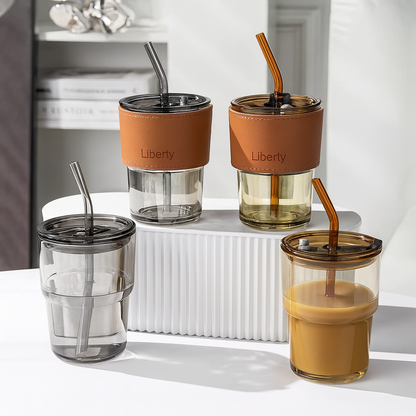 Copo de vidro 450 ml com canudo e tampa, Cor: Dourado. Foto 3 do produto.